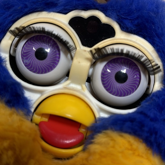 Rare Furby - "Your Royal Majesty" 1998 Special Limited Edition (Purple Eyes) - Picture 7 of 7